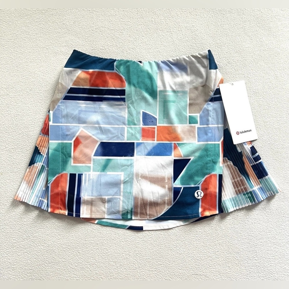 NWT Lululemon Colorful Abstract tennis Women's Skirt size 8